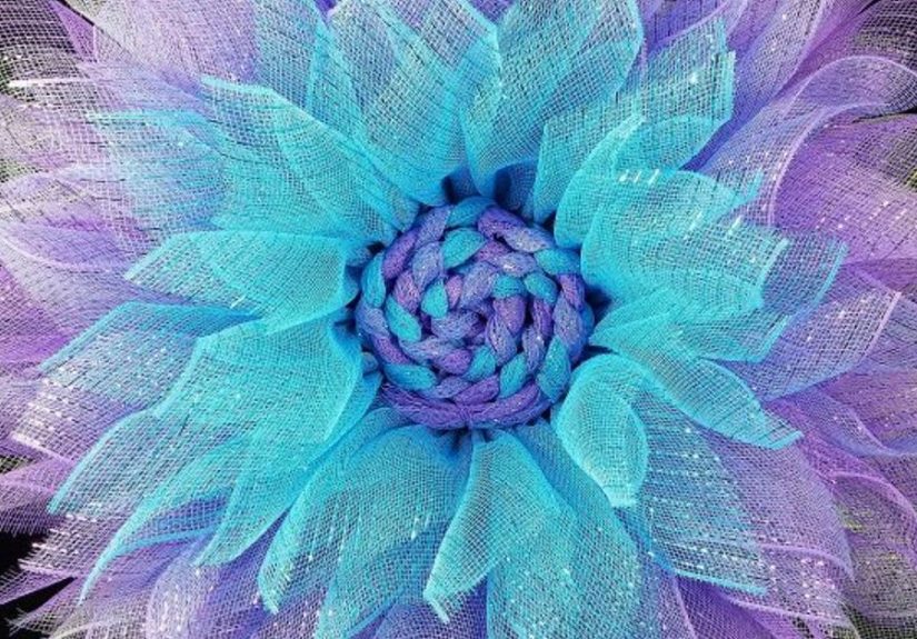 Deco Mesh Single Petal Flower Wreath Tutorial