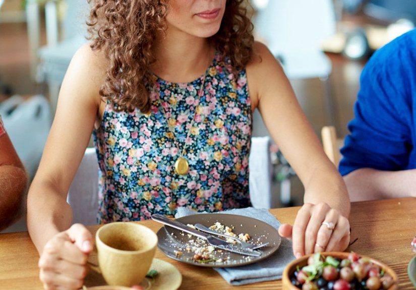 Defecar inmediatamente después de cada comida ¿qué significa?