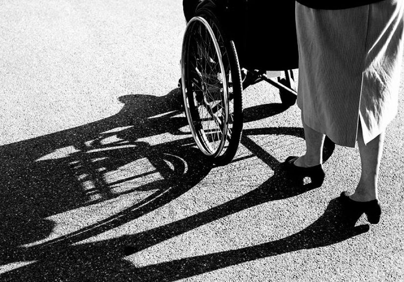 Amyotrophic lateral sclerosis (ALS): What causes it and risk factors