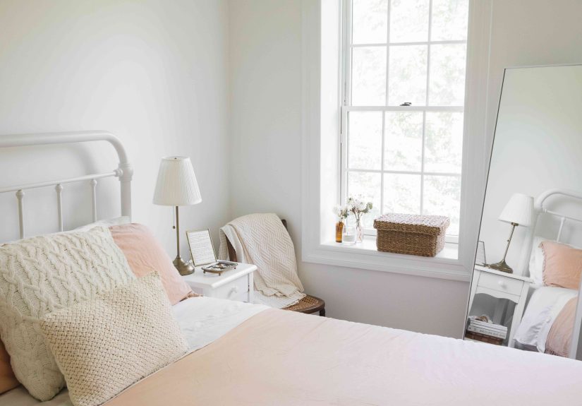 Feng Shui Tips for a Mirror Facing the Bed