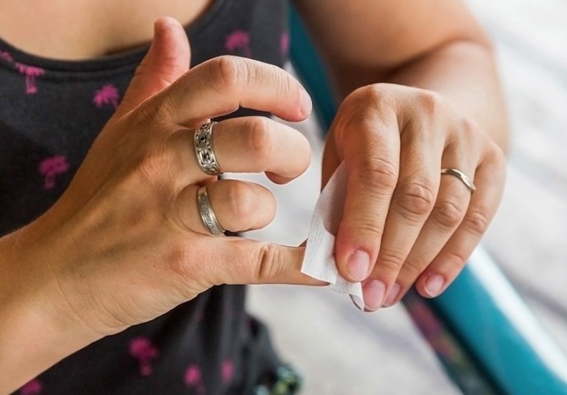 How to Cure Fingernail Fungus Fast: Treatments and Remedies