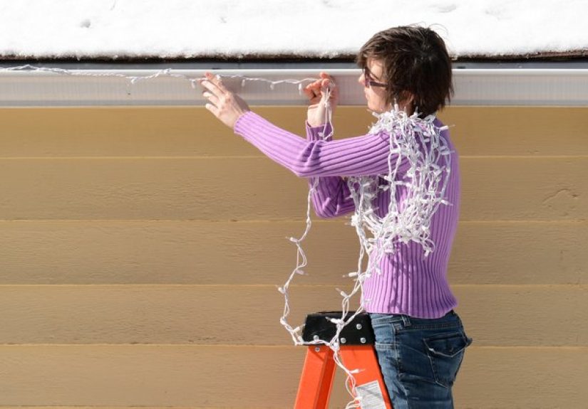 Tips for Hanging Christmas Lights on a Steep Roof