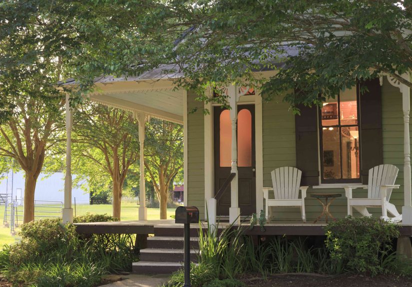 5 Paint Colors You Should Never Use on a Front Porch, Designers Say