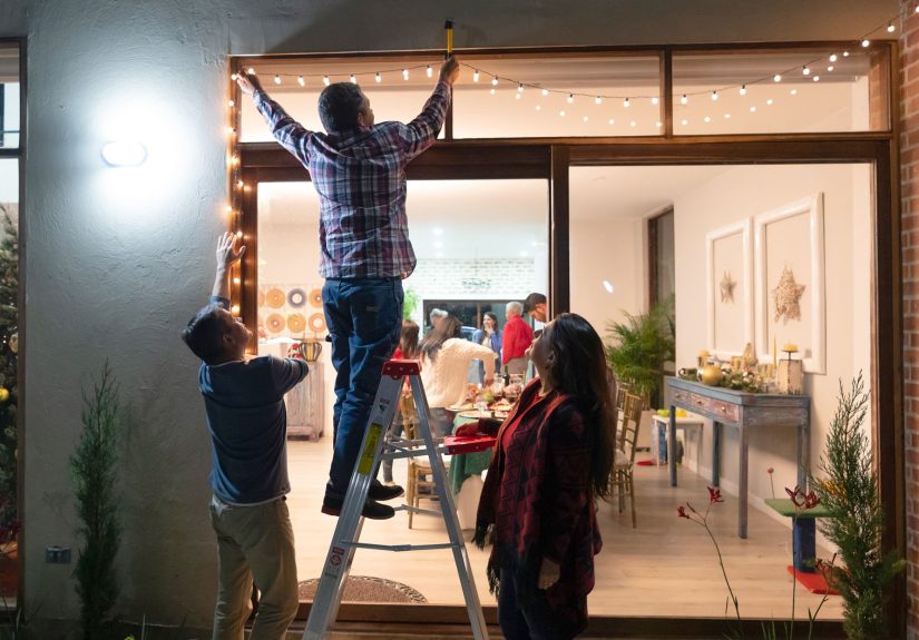 How to Hang Christmas Lights on Houses