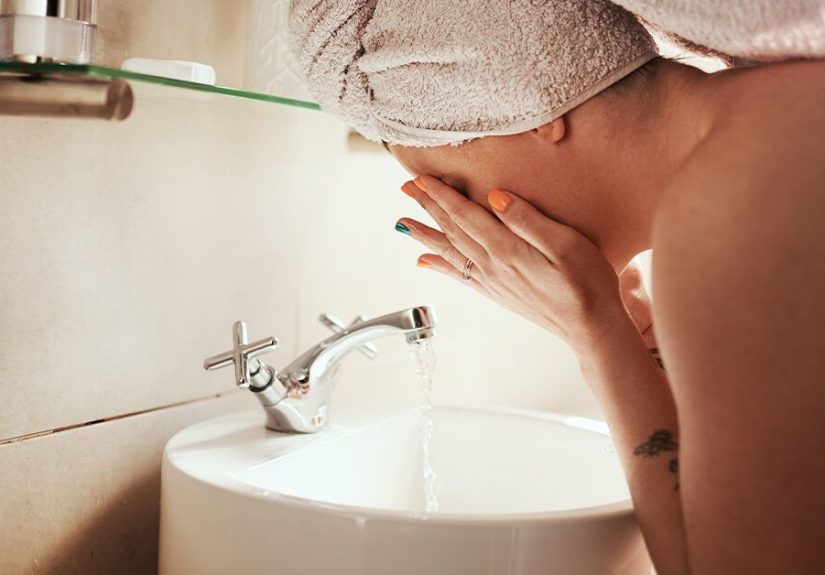 Washing Your Face with Cold Water: Is It Beneficial?