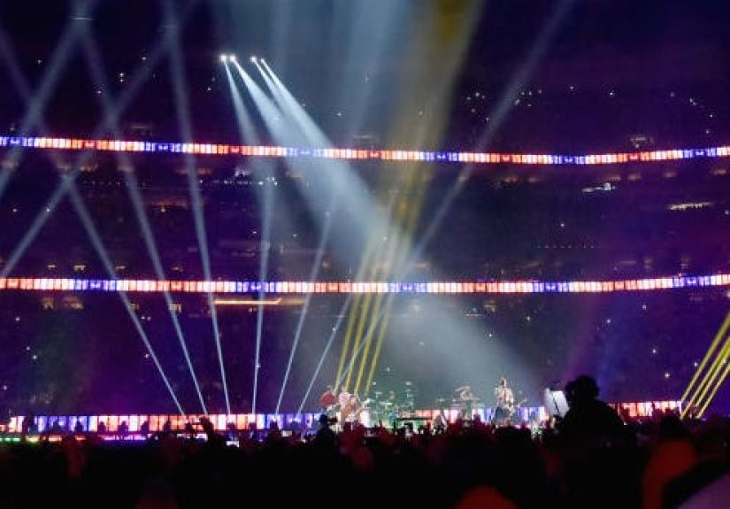 6-Minute Shuffle: How the NFL Sets Up a Super Bowl Halftime Stage
