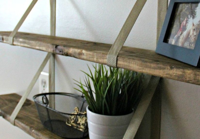 DIY Wood Pallet Shelves