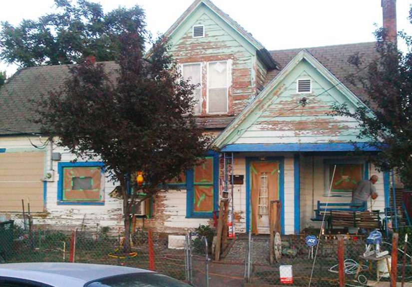 Guy Accidentally Heard Teens Making Fun Of 75-Year-Old Man’s House, So This Is What He Did