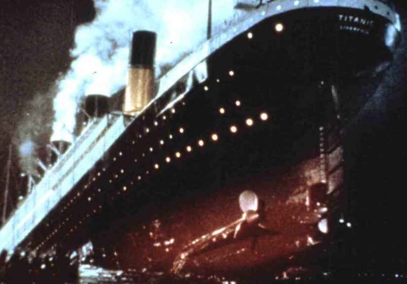 Watch the RMS Titanic Sink in Real Time
